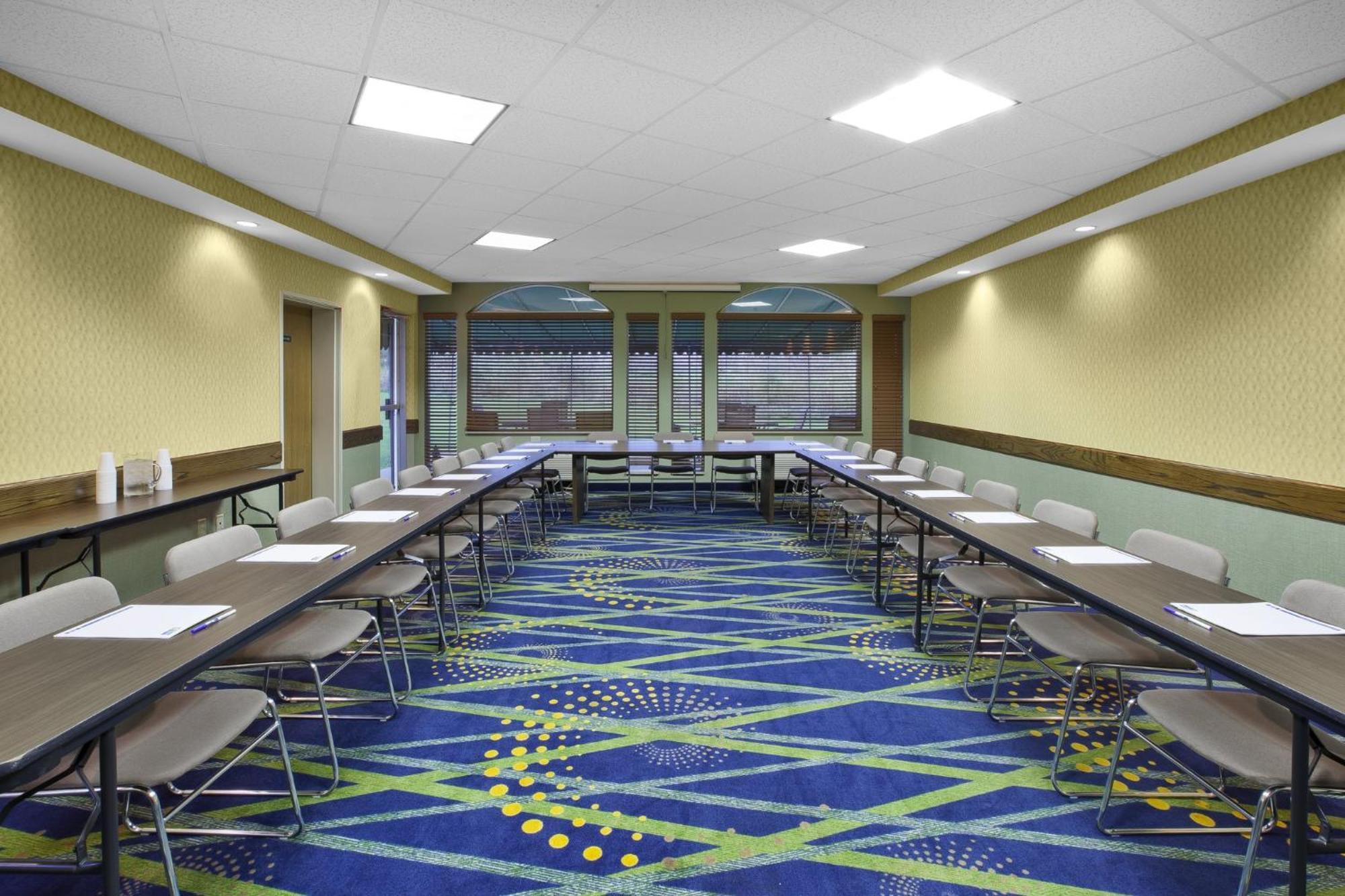 Holiday Inn Express Irwin Pa Tpk Exit 67 By Ihg Eksteriør bilde