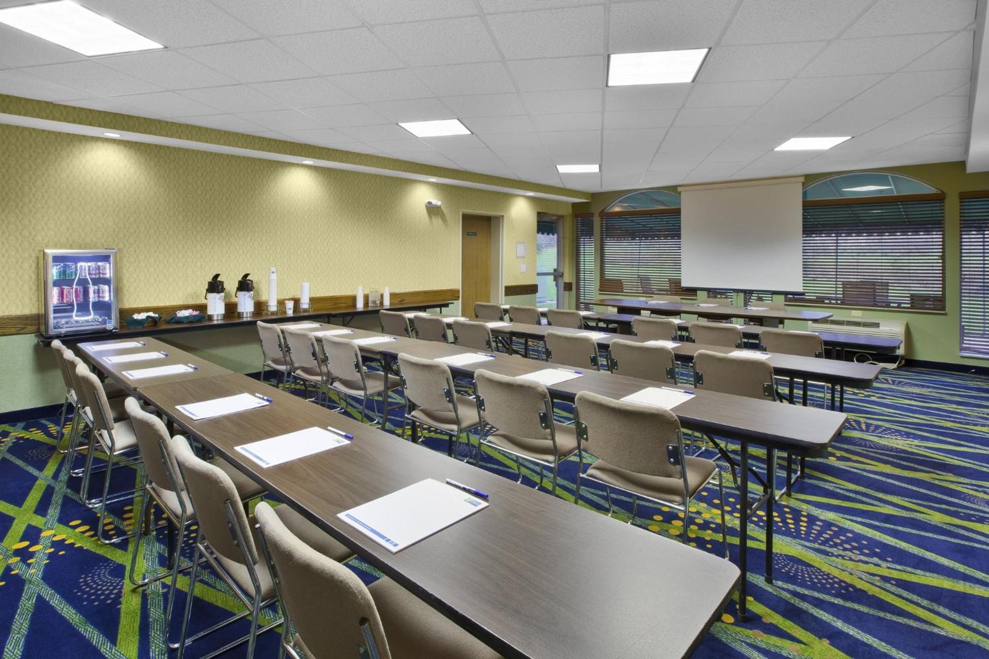 Holiday Inn Express Irwin Pa Tpk Exit 67 By Ihg Eksteriør bilde