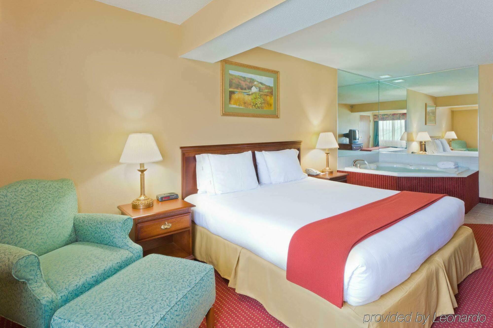 Holiday Inn Express Irwin Pa Tpk Exit 67 By Ihg Eksteriør bilde