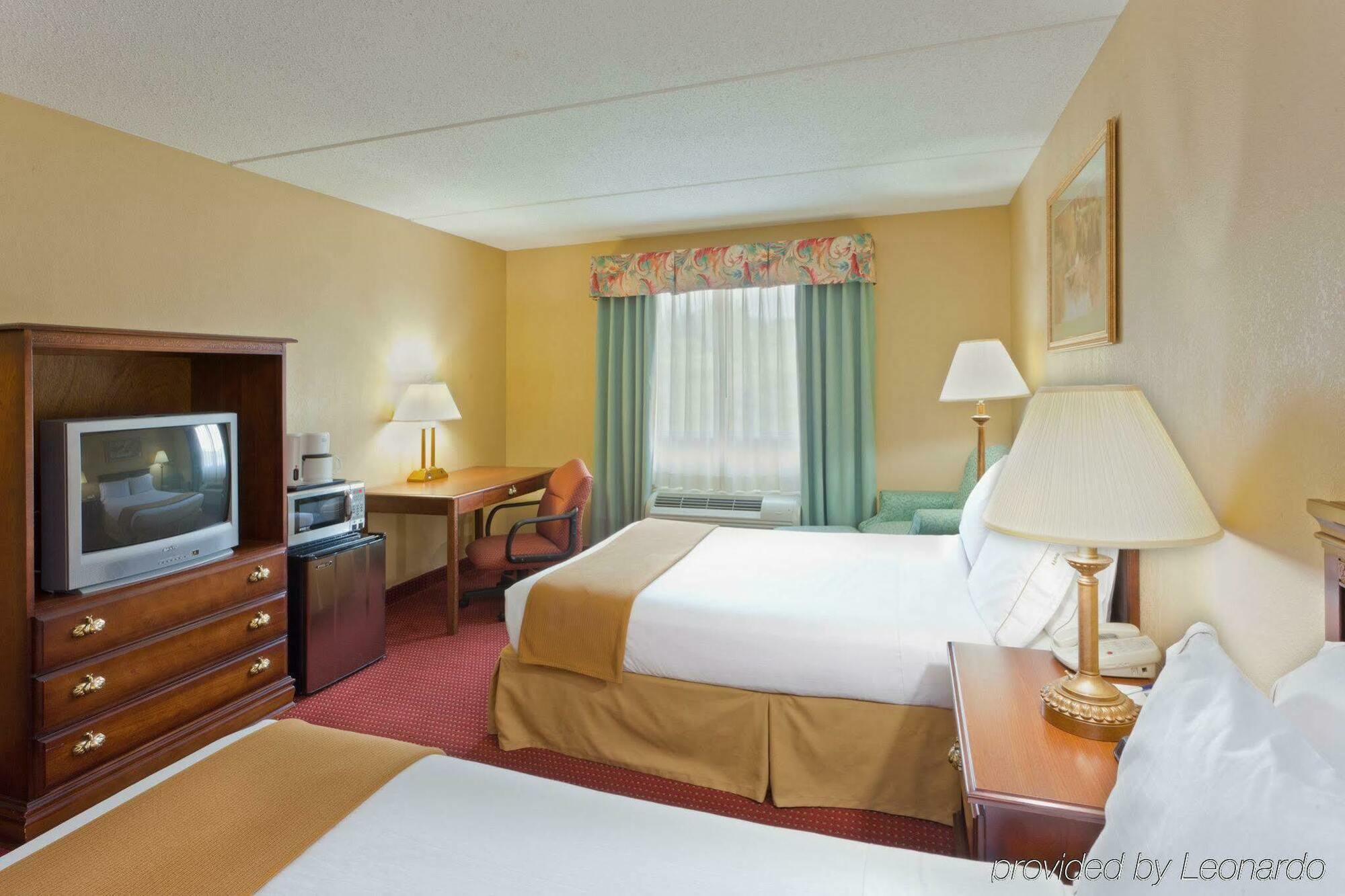 Holiday Inn Express Irwin Pa Tpk Exit 67 By Ihg Eksteriør bilde