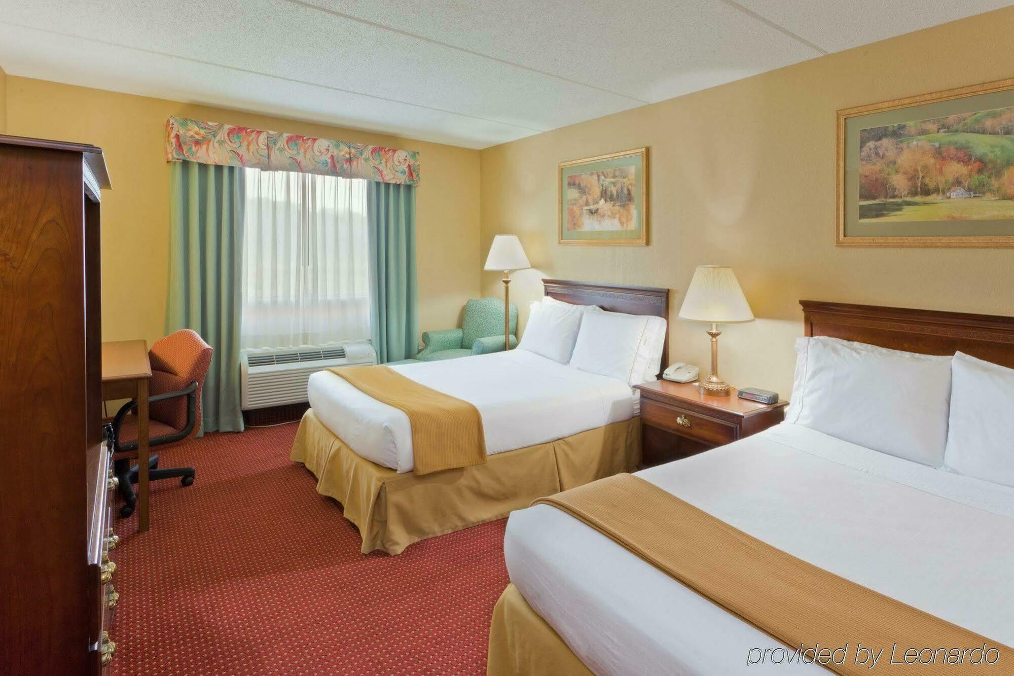 Holiday Inn Express Irwin Pa Tpk Exit 67 By Ihg Eksteriør bilde